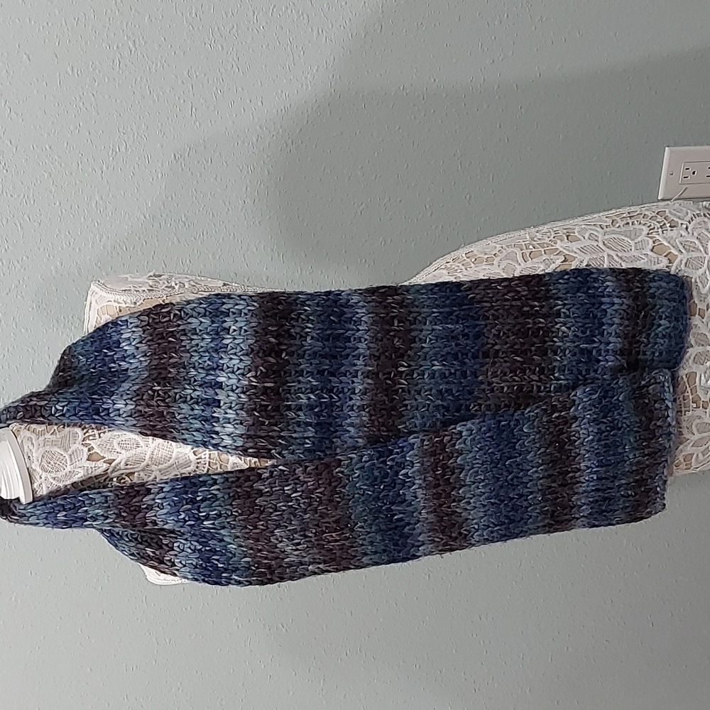 Multitone blue knit striped scarf
